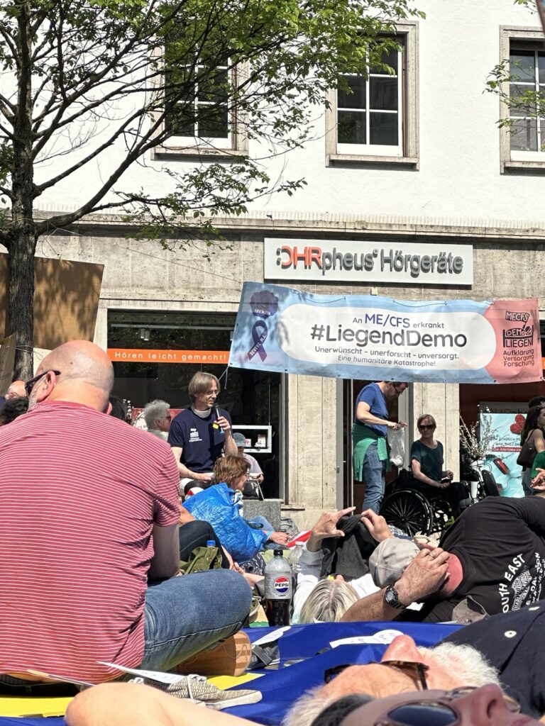 Liegend-Demo für ME/CFS in Würzburg (09.05.2026)