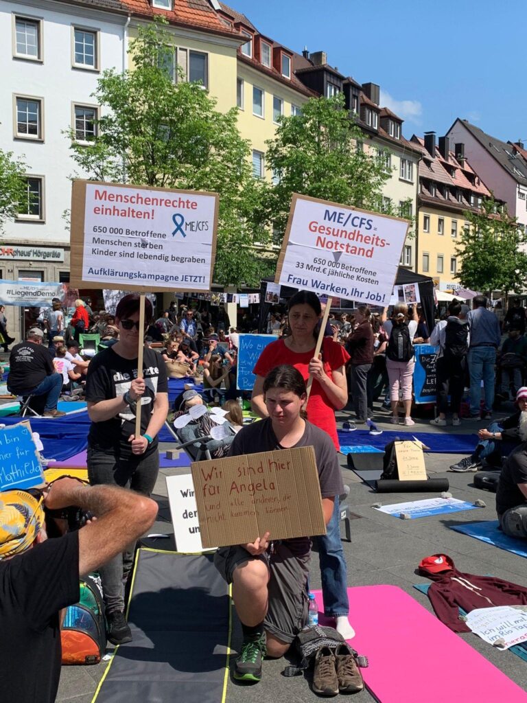 Liegend-Demo für ME/CFS in Würzburg (09.05.2026)